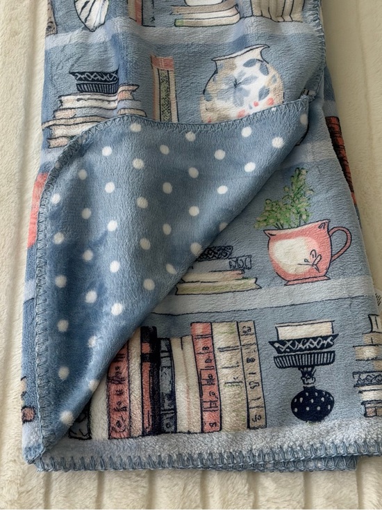 Blanket - Picture 3 of 11